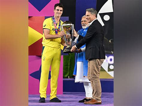 PM Modi presents Australia skipper Pat Cummins with ICC World Cup 2023 ...