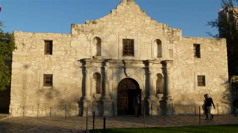 Download The Alamo In San Antonio | Wallpapers.com