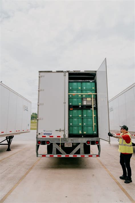 OEM Automotive Freight Delivery | Venture Express