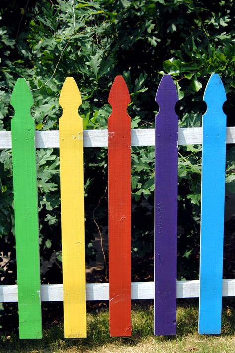 Choose the Right Picket Fence For You | Pacific Fence & Wire Co.