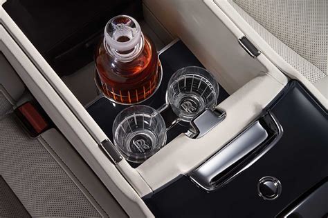 ROLLS-ROYCE MOTOR CARS TAKES THE LUXURY OF PRIVACY TO A NEW LEVEL