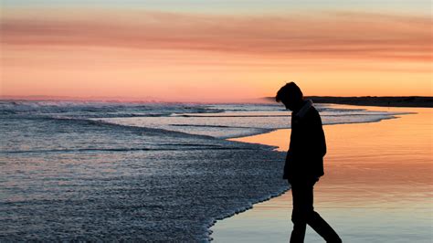 Download wallpaper 3840x2160 silhouette, sea, coast, loneliness ...