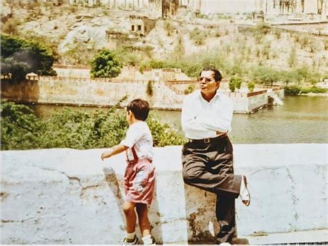 'पिता हमेशा देख रहे हैं', फादर्स डे पर विराट कोहली ने शेयर की बचपन की ...