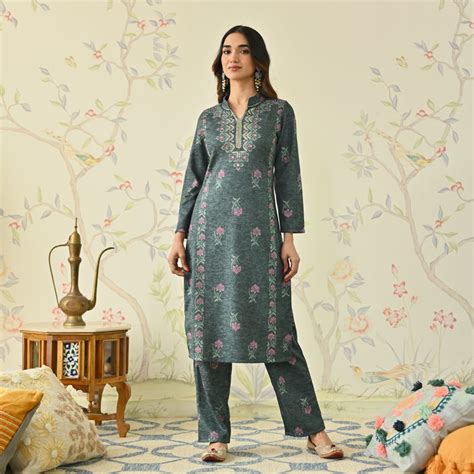 Buy Emerald Green Embroidered Woollen Kurta | Rustorange