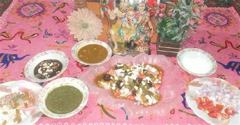 Samosa chaat Recipe by 👑ADV. POOJA🤴 RAJVANSHI ⚖ - Cookpad