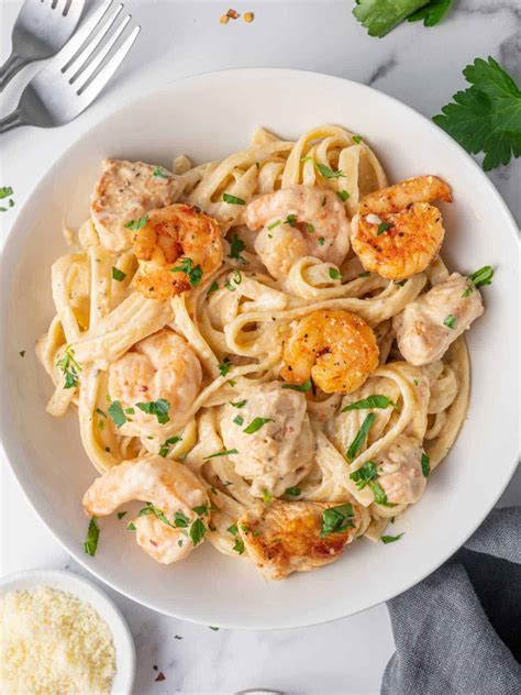 Creamy Chicken and Shrimp Alfredo – Cookin' with Mima