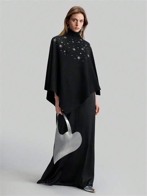 Ontre Top tipo poncho con cuello de pie, adornado con rhinestones en ...