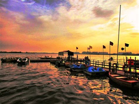 10 Romantic Places for Couples to Stargaze Into Each Other’s Eye