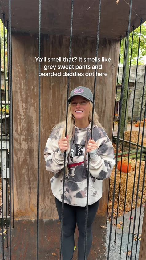 Erica Lovely (@erica_lovelyyy) - Urlebird