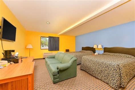 RODEWAY INN (Hibbing) - Motel Reviews, Photos, Rate Comparison ...