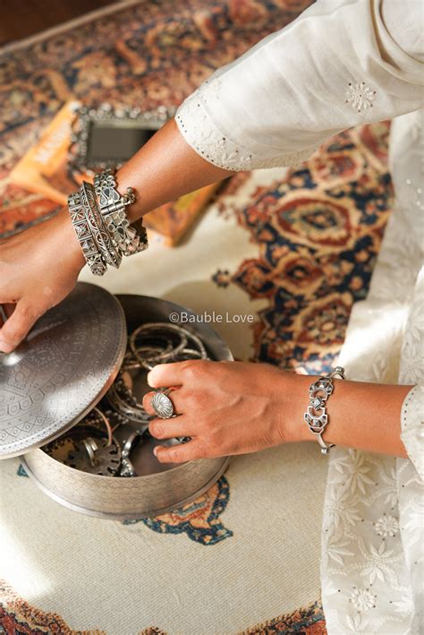 Shop Stylish Fashion Accessories Online | FREE SHIPPING & COD