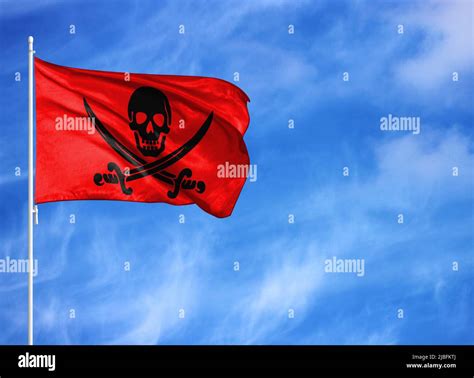 Red jolly roger flag hi-res stock photography and images - Alamy