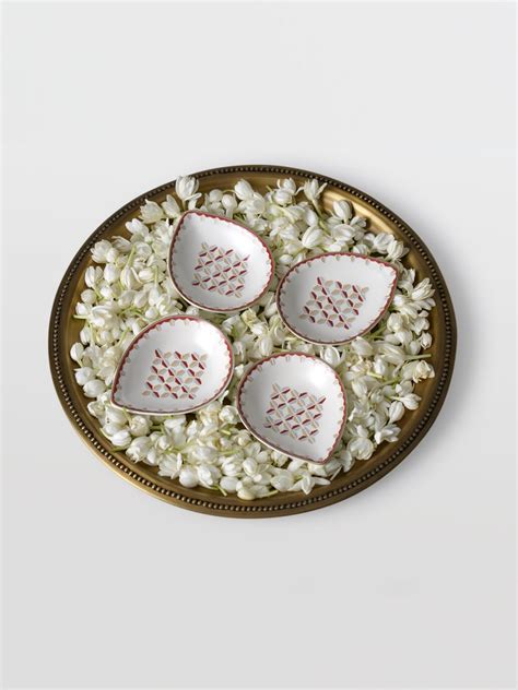 Buy Surajmukhi Burgundy Diya Set | Artisanal Clay Diyas
