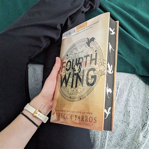 Review: Fourth Wing by Rebecca Yarros – takes two to book review