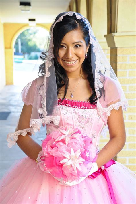 Quinceañera photo idea ~~ To Veil or not Veil? ~~ \ Del Mar ...
