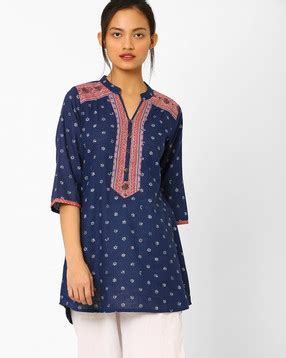 Buy Women's Kurtis & Tunics Online at AJIO