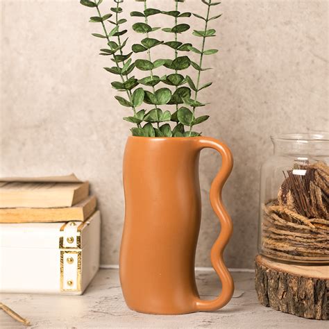 Brown Ceramic Curvy Vase - Curvy, Flower Holder - Market99 – MARKET99