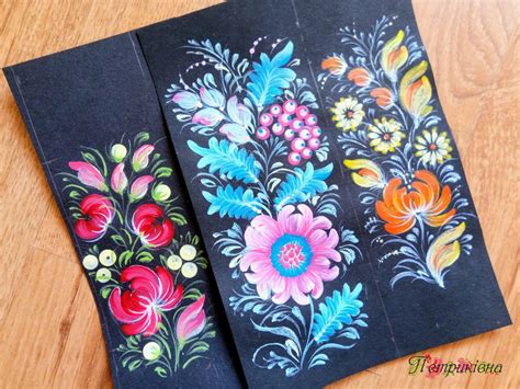 Цветы на черном фоне. Flowers on a black background