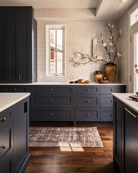 20 Stunning Dark Gray Kitchen Cabinets You’ll Love