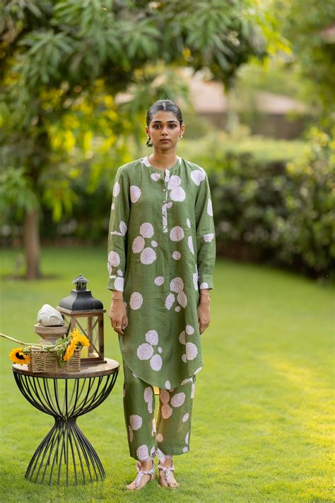 Linen Over sized Lace Kurta - Green Floral