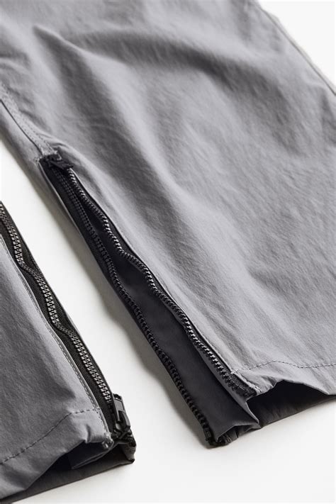 Regular Fit Nylon cargo trousers - Grey - Men | H&M IN