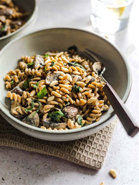Creamy Vegan Mushroom Pasta With Spinach - Veggie Jam English