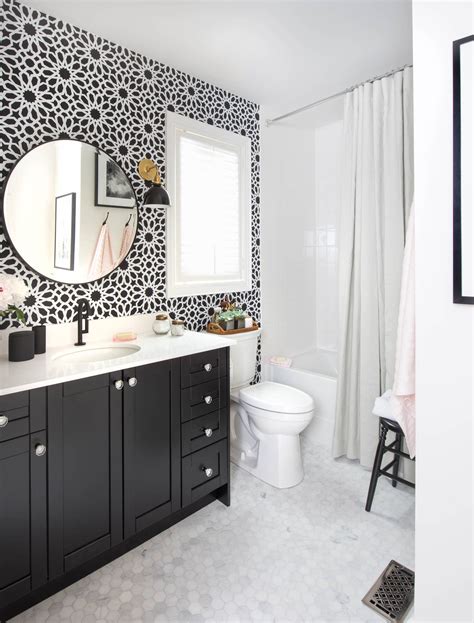 Bathroom Decorating Ideas Black And White