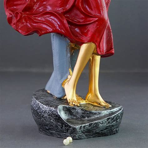 Send Pretty Couple Hugging Showpiece for Valentines Day Online - GAL23 ...