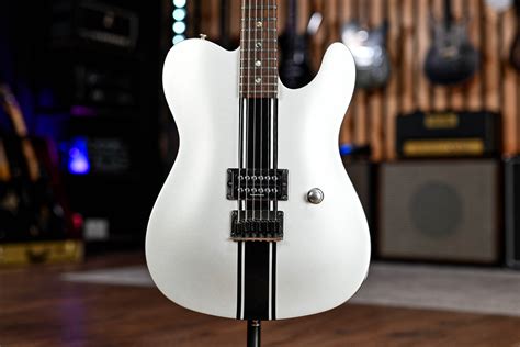 Fender Esquire GT in Silver - Guitar Gear Giveaway