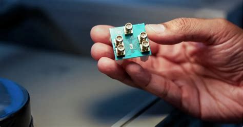 Scientists Create the World’s First Microwave-Powered Computer Chip!