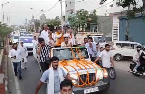 कांग्रेस प्रत्याशी सतपाल ब्रह्मचारी ने गोहाना में निकला रोड शो, लोगों ...