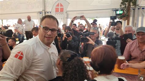 Kein neuer Weltrekord im Maßkrug-Tragen beim Gillamoos | charivari