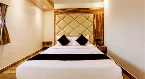 Book Hotel Plaza Inn in Mumbai on Brevistay