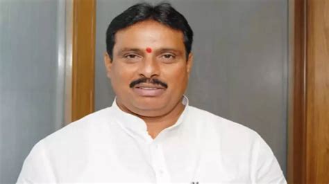 బీఆర్ఎస్ ఖాళీ అవ్వడం ఖాయం....మల్లారెడ్డి సైతం కాంగ్రెస్‌లోకే ...