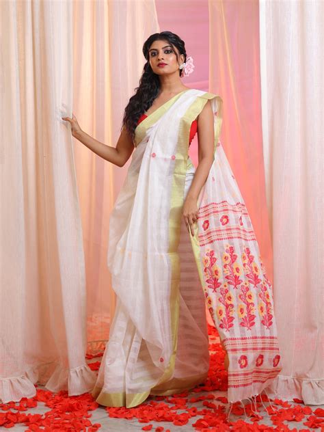 White Cotton Blend Handwoven Saree With Floral Pallu – Charukriti