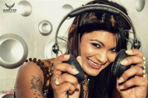 DJ LiL'B - DJ - Malad - Weddingwire.in