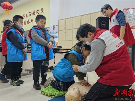 “救”在身边 社区联合红十字会守护青少年 - 街道动态 - 新湖南