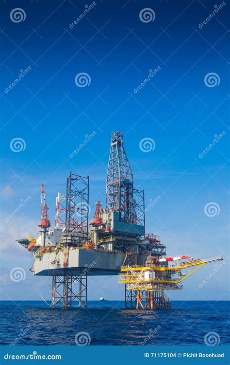 Offshore Oil and Gas Drilling Rig Working on Wellhead Platform Stock Photo - Image of floor ...