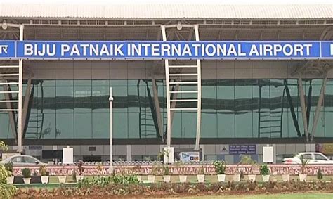 Large Crowds Gather As Biju Patnaik's Plane Is Moved In Three Trucks To ...