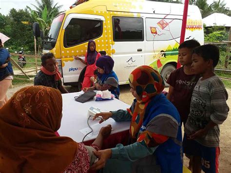 Mobil Klinik Indosat Ooredoo Bantu Korban Banjir Luwu Utara