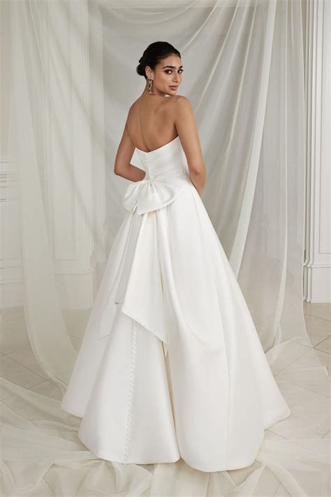 Wedding Dresses in the Greater Minneapolis St. Paul Area | Bridal Accents Couture