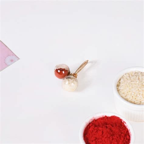 Pocket Size Glamour Rakhi Gift Hamper For Sister Online - Premium Gift ...