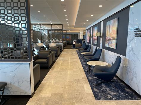 Review: United Airlines Polaris Lounge Washington Dulles (IAD) - Live ...