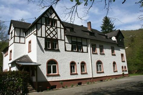WALD VILLA UESSBACH (Alf) - Villa Reviews, Photos, Rate Comparison ...