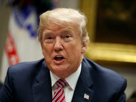 Trump just made a nonsensical analogy between school and bank security ...