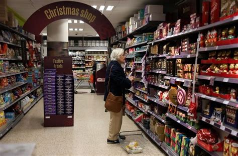 UK Inflation Unexpectedly Tumbles, Firming Bank of England Rate Cut Bets