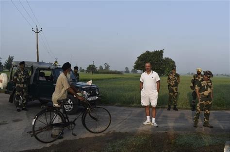 आज फिर पाकिस्तानी ड्रोन की भारत में घुसपैठ, BSF ने फायर कर दागे बम ...
