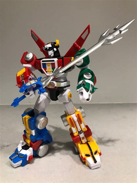Slideshow: Bandai Voltron and Optimus Prime Minipla