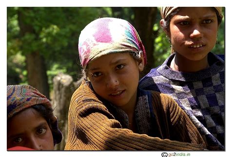 go2india.in : Girls at Garhwal