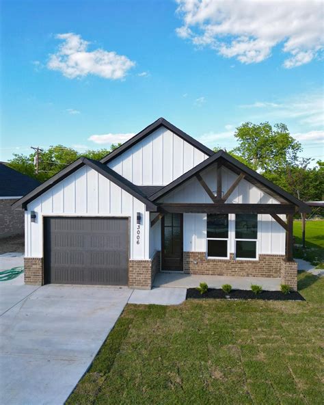 23 Stylish Modern Black and White Ranch Houses and Decors